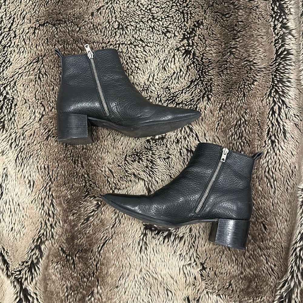 Everlane Chelsea Bootie